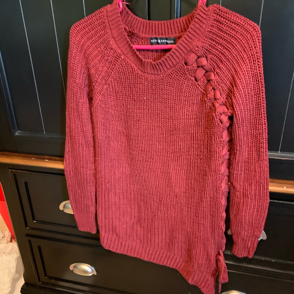 Crimson sweater with braided open siding